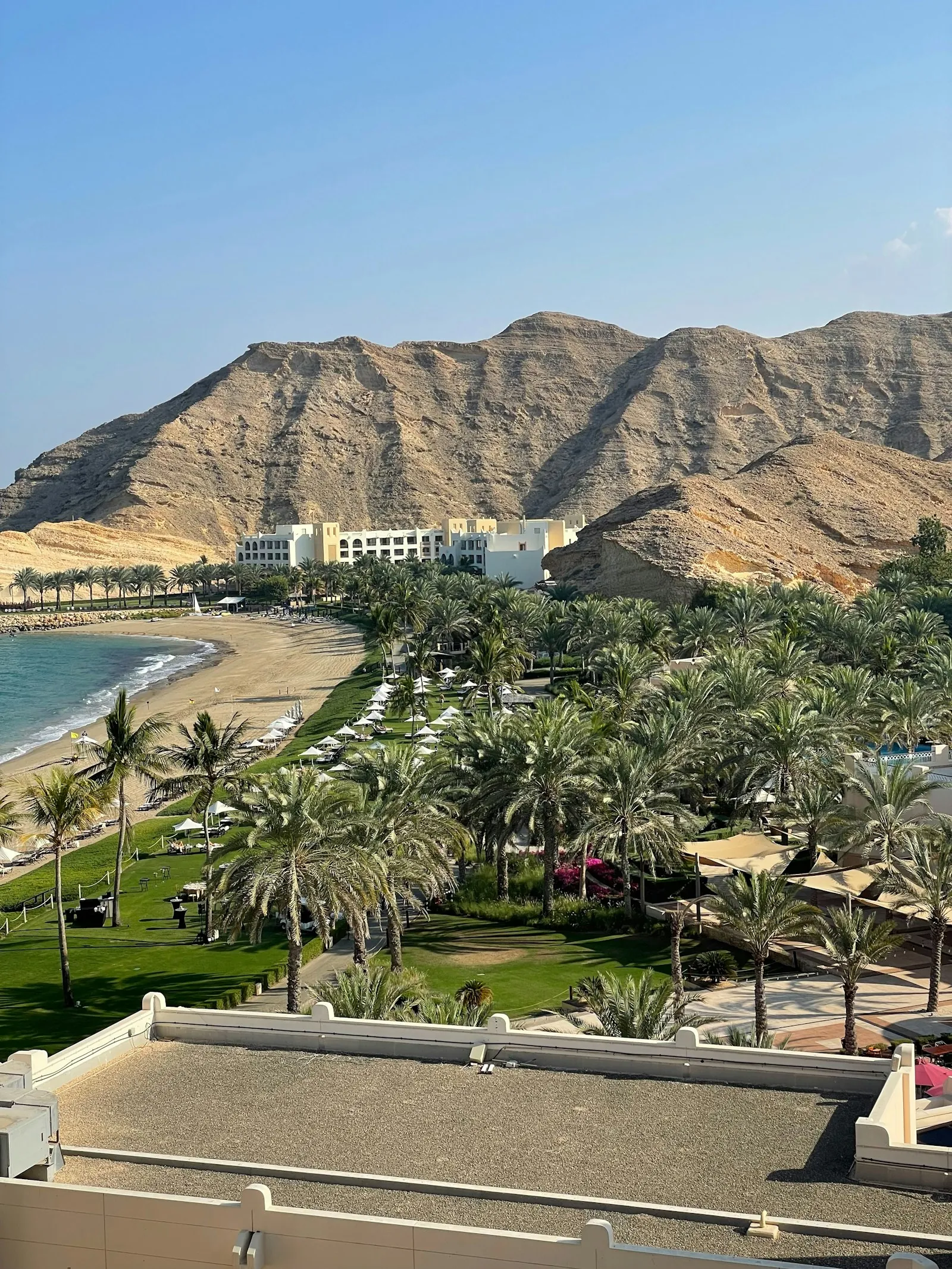 فندق كمبينسكي مسقط: فخامة على شاطئ الموج