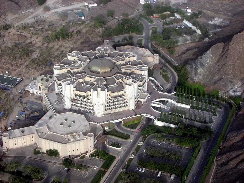 قصر البستان من الجو (ويكيميديا)