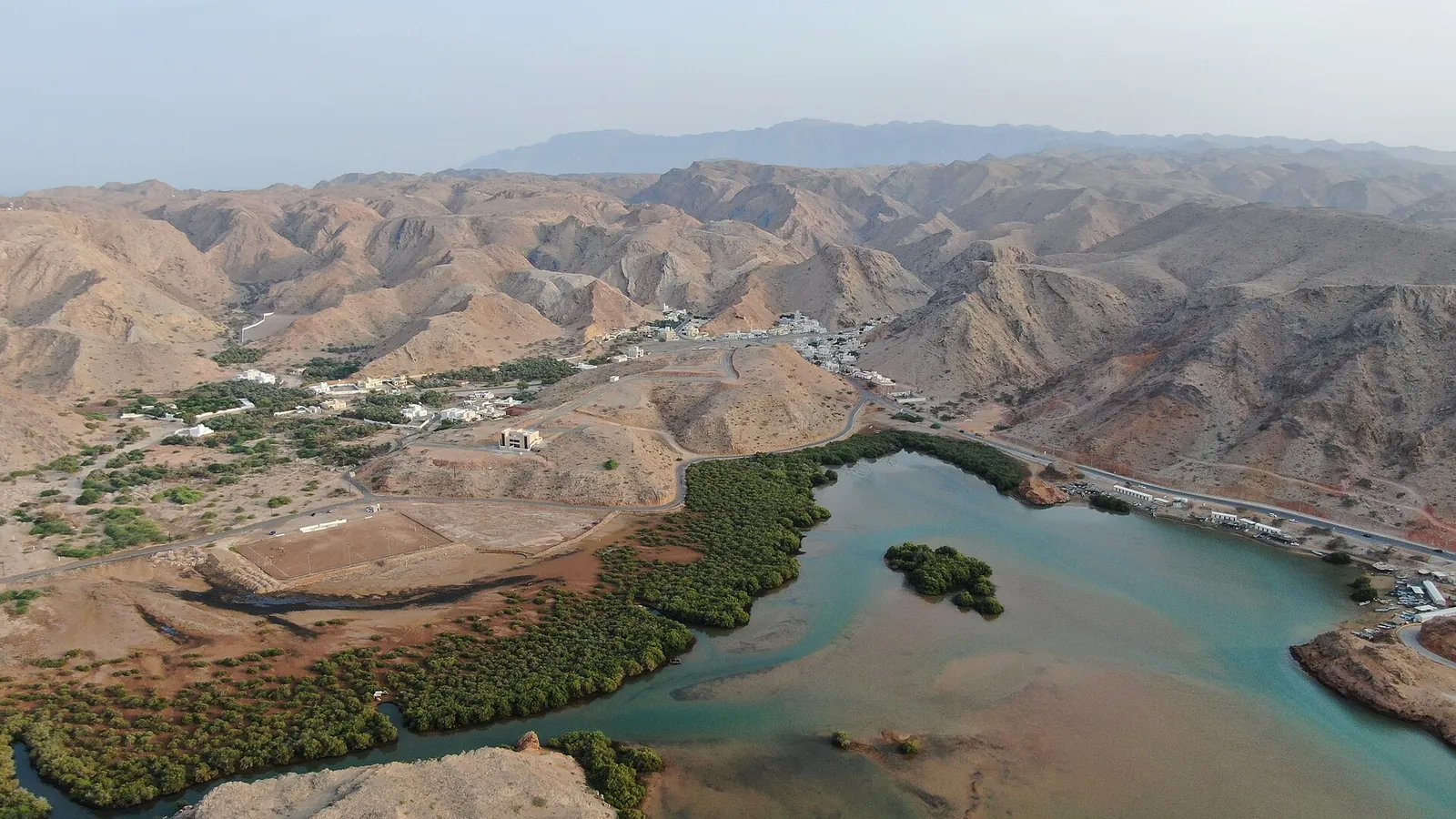 قرية بندر الخيران وأشجار القرم من الجو (ويكيميديا)
