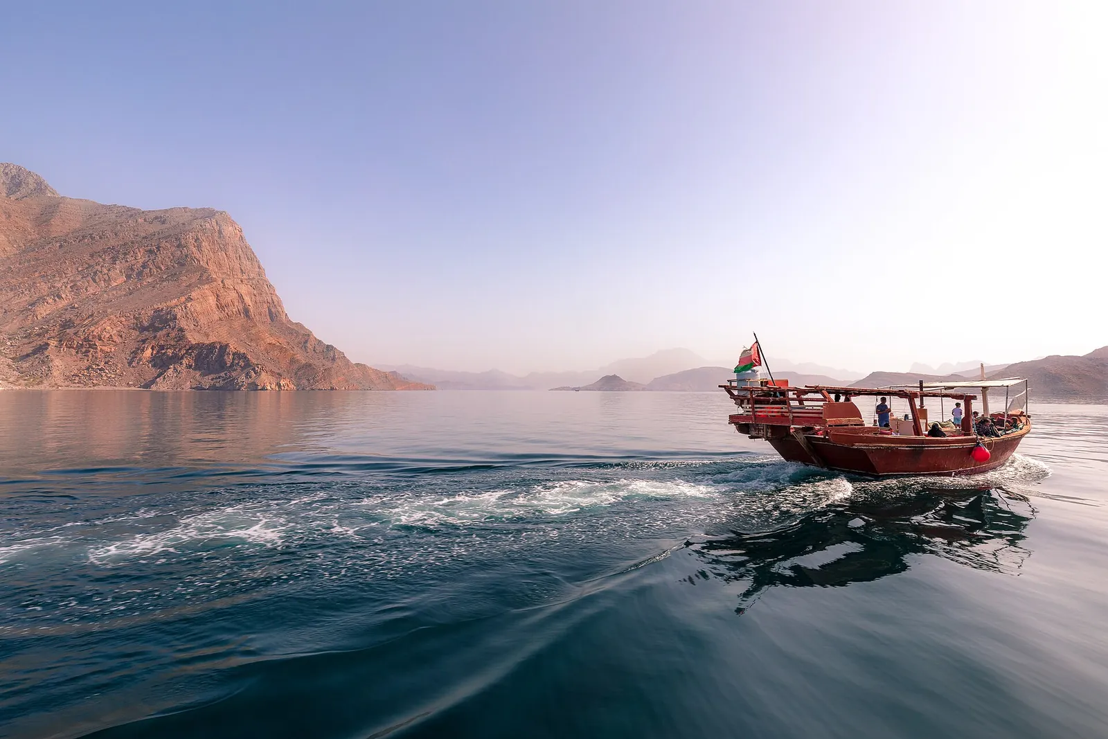 خور الشم: الإبحار بالمركب في أكبر أخوار مسندم